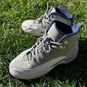Nike Air Jordan 12 Retro GS Wolf Grey/University Blue Size 7Y / Women’s 8.5 Used